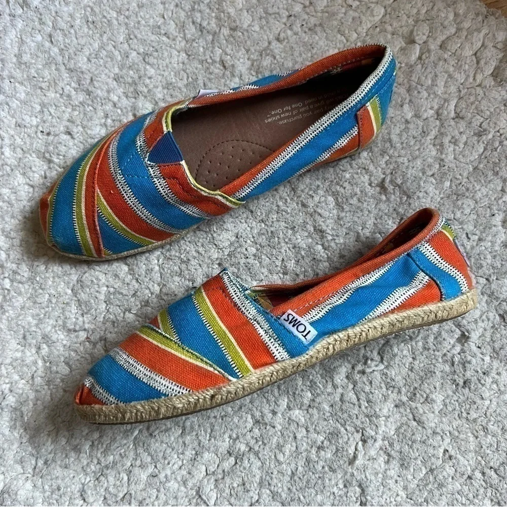 TOMS: Striped Limited Edition Ben Affleck Congo Initiative Slip On Espadrilles